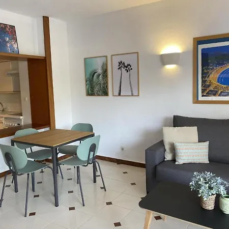 Luminoso En Segunda Linea Playa 438 马尔韦利亚